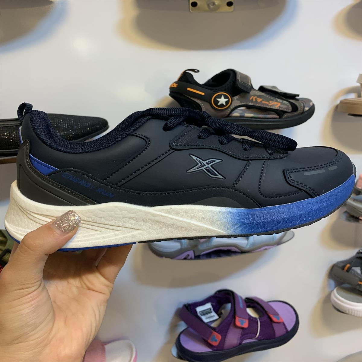 کفش kinetix از 32 تا 35 28bf1e1c-1b60-41ce-b102-3a63930631e7.jpeg