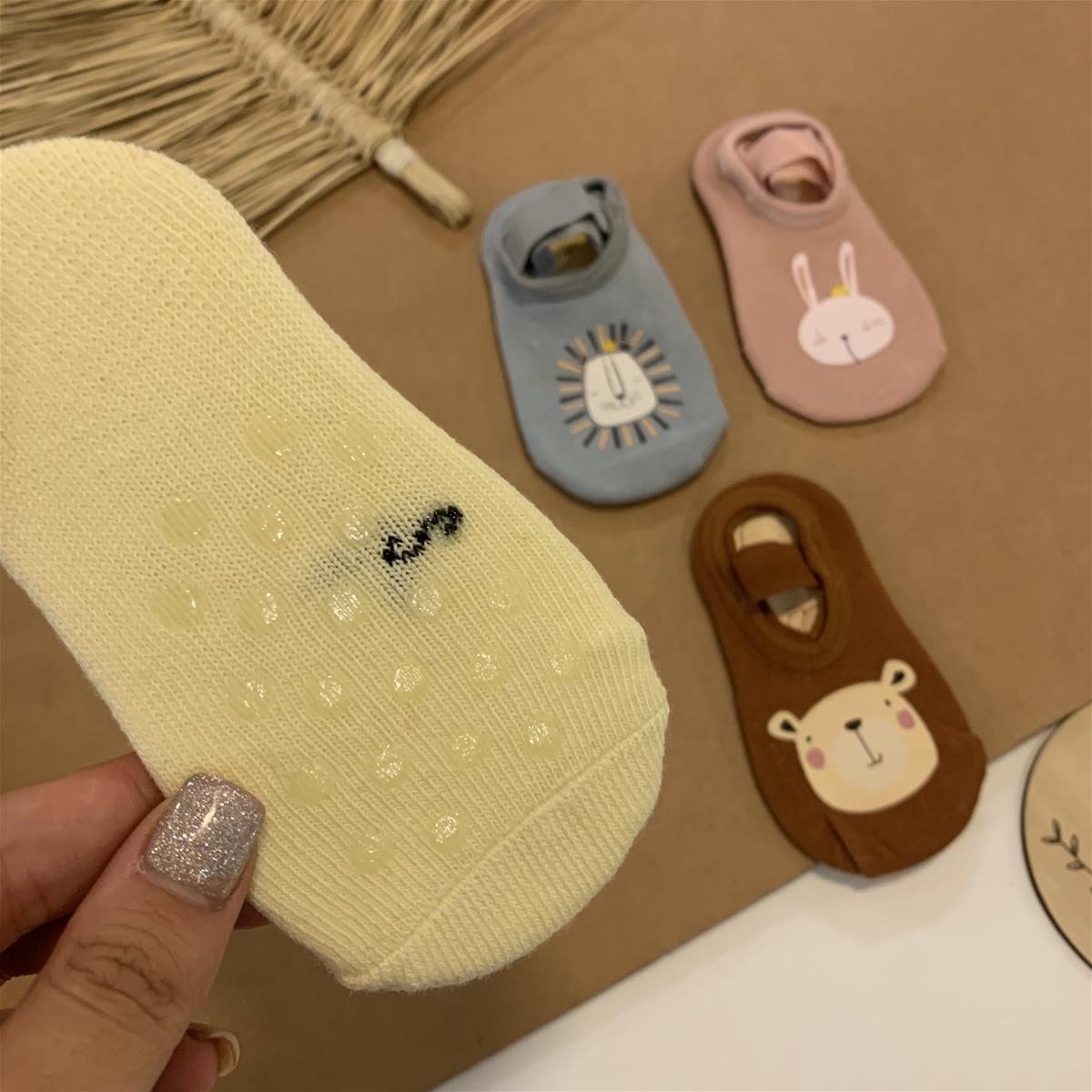 جوراب کش دار وارداتی 4 طرح 34fccfa6-6c3d-4c60-bb6f-15a4d0ca2b11.jpeg