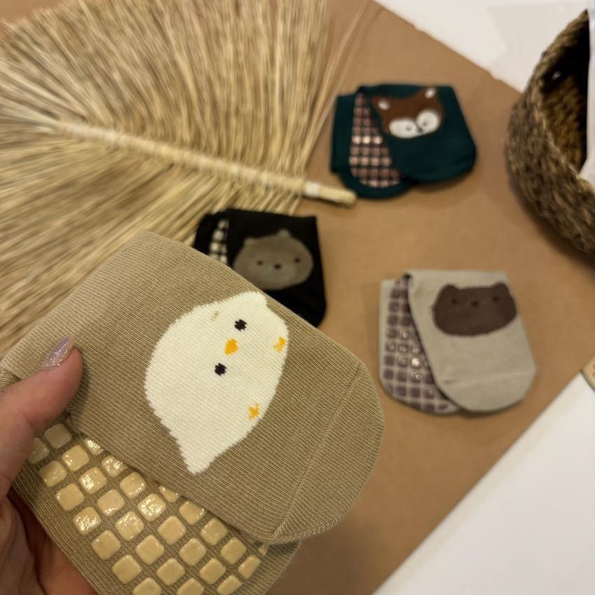 جوراب وارد اتی کف ترمز دار 414f687f-5ebf-4021-afb4-d417524a36bd.jpg