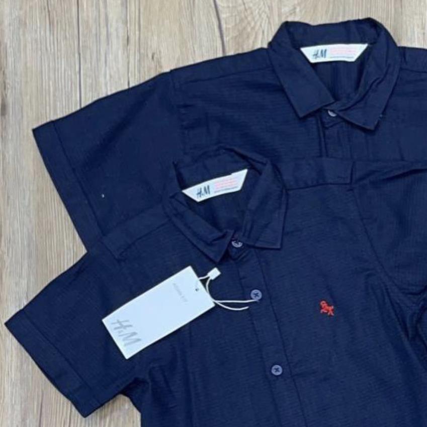 پیراهن پسرانه سرمه ای برند H&M از 1 تا 6 سال e59f972a-cb5f-48af-a6cd-92395f61631b.jpg