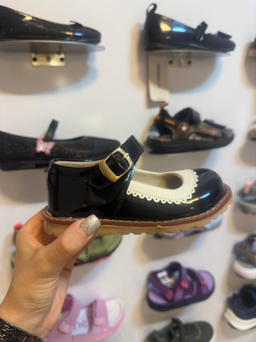 کفش بابت چرم ورنی  SGK از 26 تا 27 ed8bdc9f-bbe1-4a82-b9a8-2a031e54ca2b.jpg