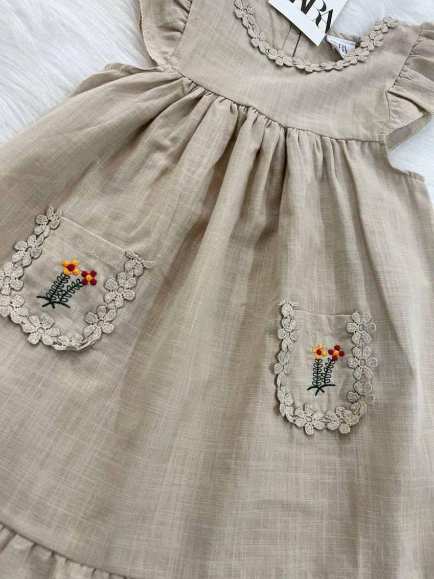 پیراهن کرم نخ کتان گلدوزی ترک ZARA از 2 تا 7 سال f9a0868a-33e8-477d-ad3d-7ae96b3930a4.jpg