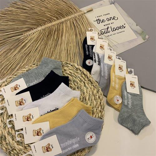 جوراب نخی ساده وارداتی 5 رنگ از سایز 1 تا 12 سال