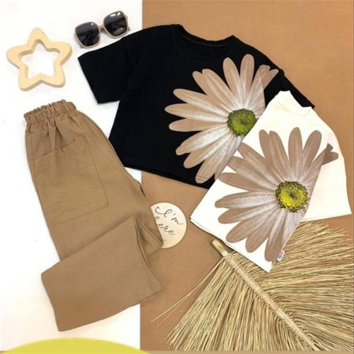 ست کراپ شلوار طرح گل مشکی  سایز 4 تا 5 سال