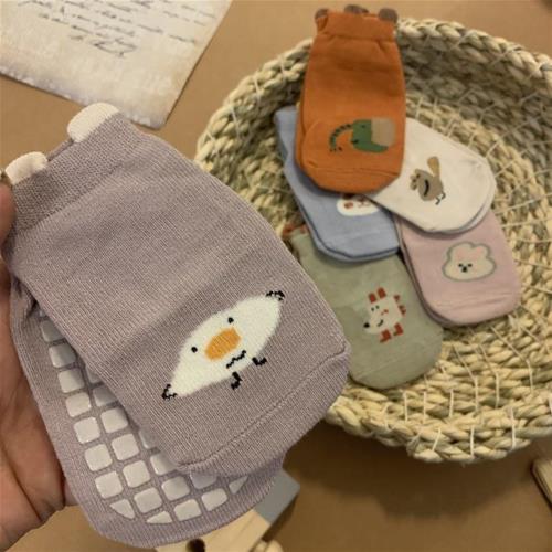 جوراب وارداتی ترمز دار ساده 6 طرح  سایز S,M,L