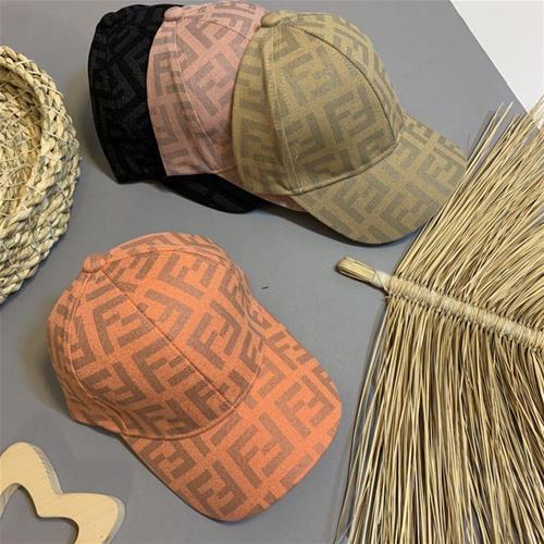 کلاه کاسکت وارداتی طرح FENDI از 5 تا 10 سال